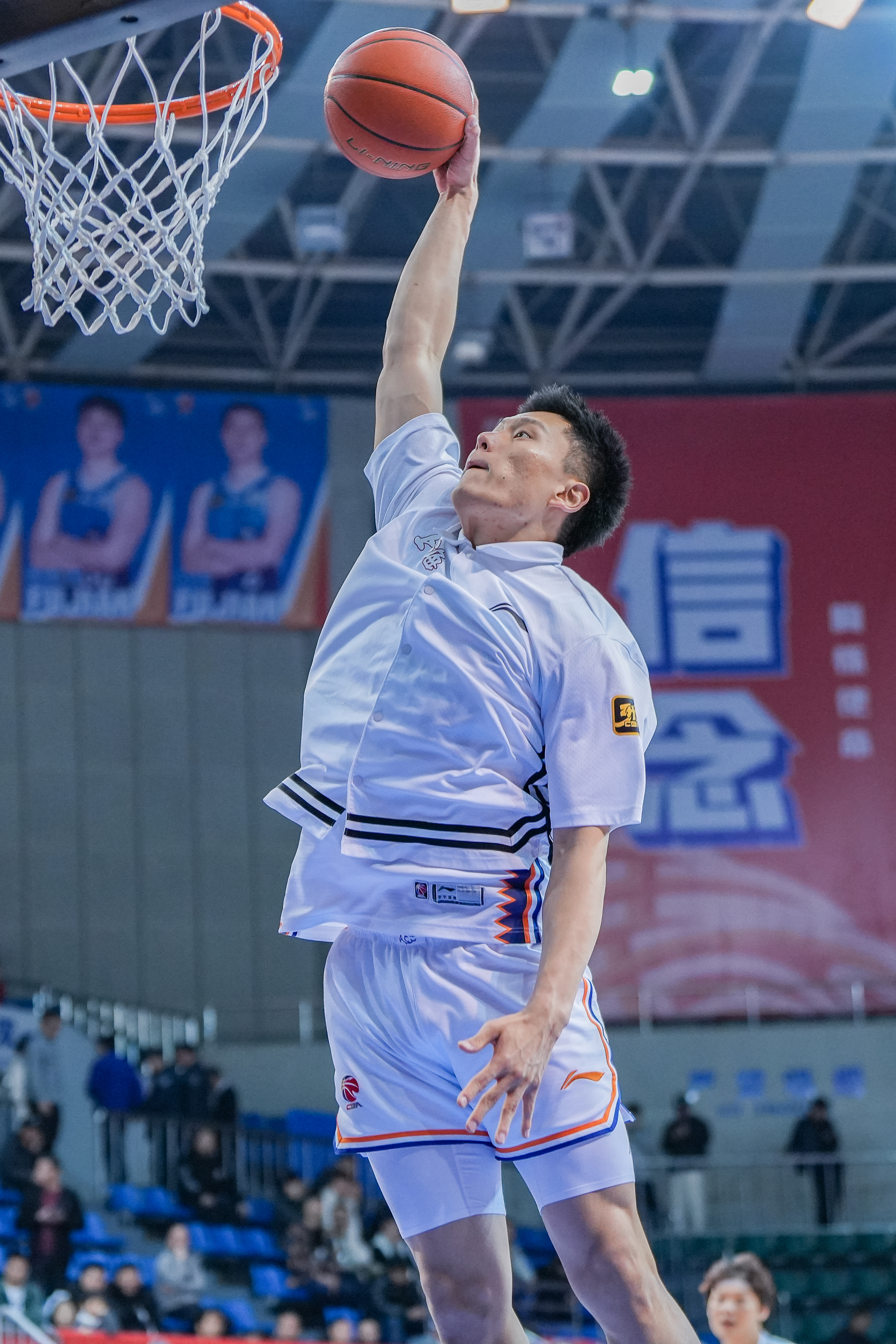  持續(xù)漲球！上海男籃“李花”組合—李弘權(quán)、李添榮