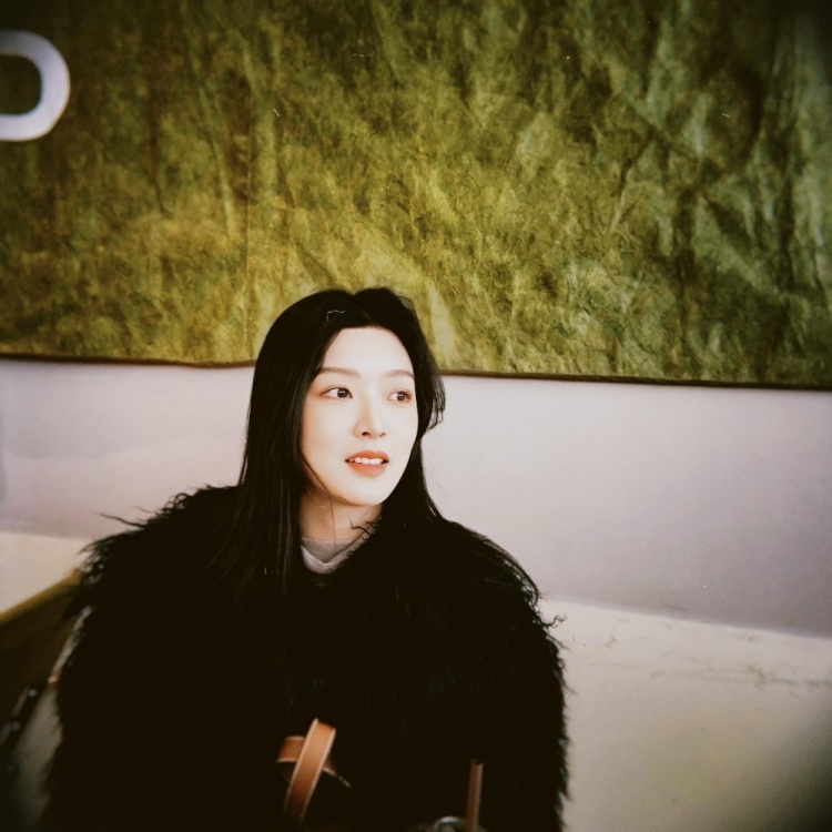  很好看！付豪女友更新社媒曬美照：最近很愛(ài)