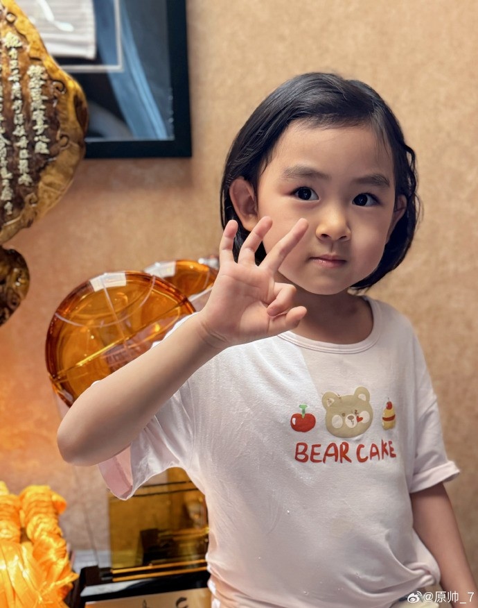 三分大賽三冠王！原帥曬三冠獎杯：完成了女兒給安排的任務！