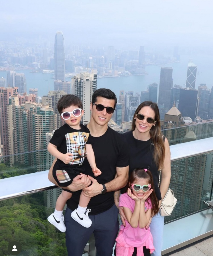  特謝拉帶家人赴中國香港過周末，陳晉一留言：這是個好地方
