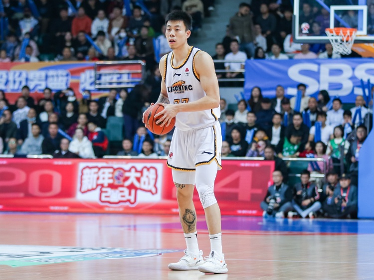  攻防俱佳！張鎮(zhèn)麟15中8拿到19分7板6助5斷2帽