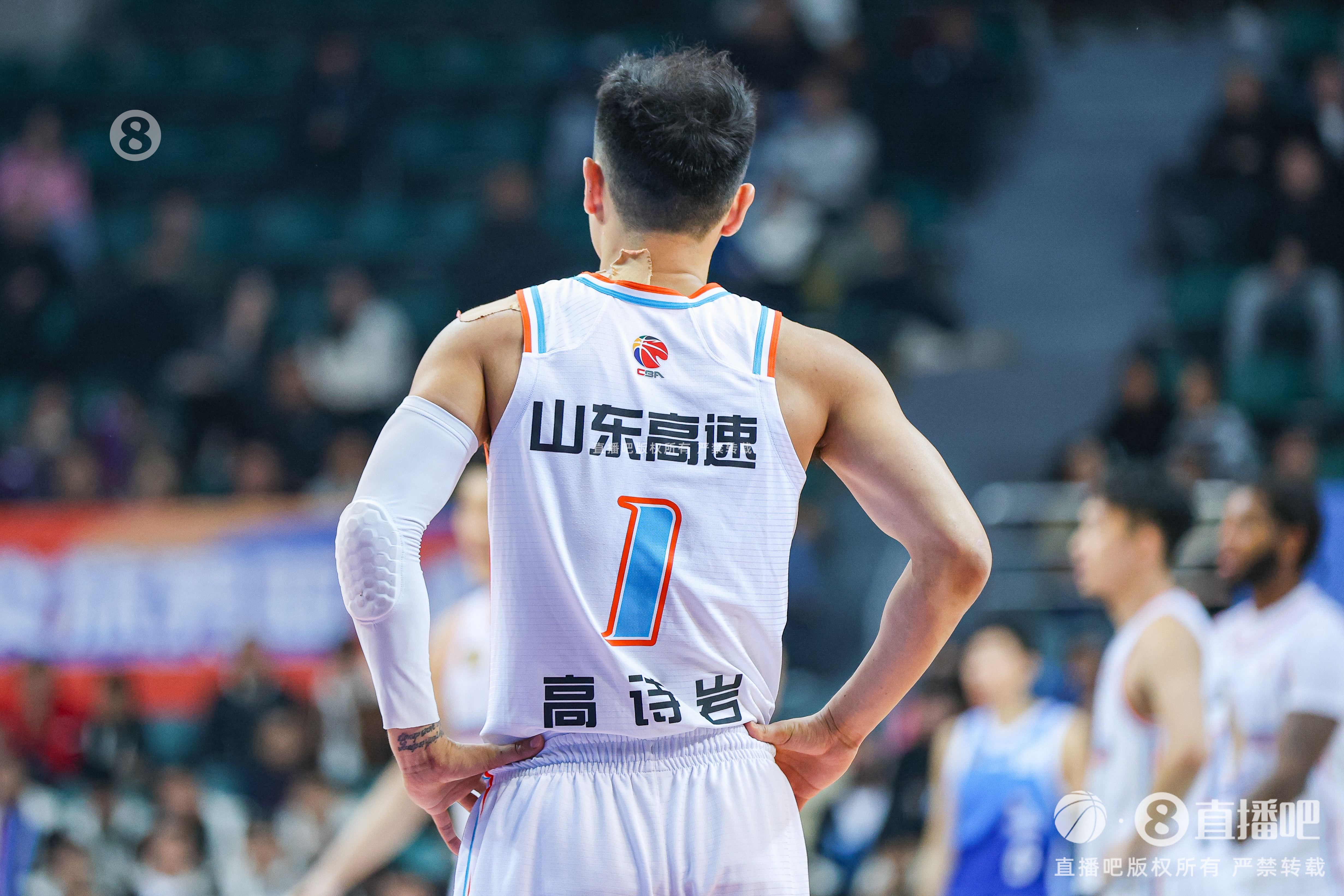  慢熱！首節(jié)山東落后四川1分 全隊首發(fā)5人單節(jié)合計僅拿到3分